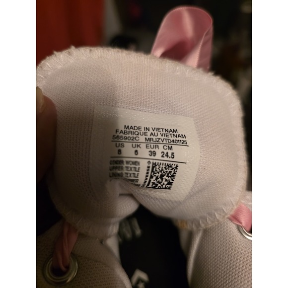 Converse Chuck Taylor Tennis Shoes. Womens Size 8. White With Pink Shoelaces... - Picture 8 of 9